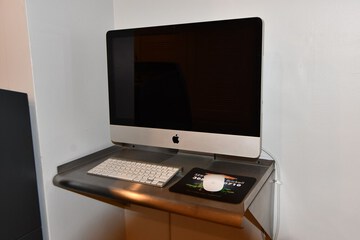 Business Center 73 of 77