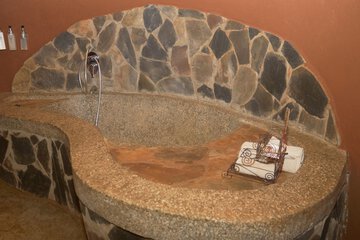 Deep soaking bathtub