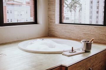 Private spa tub