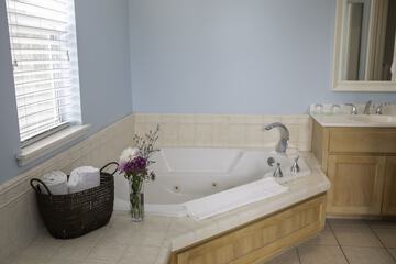 Jetted tub