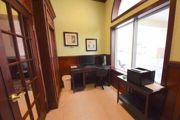 Business Center 32 of 33