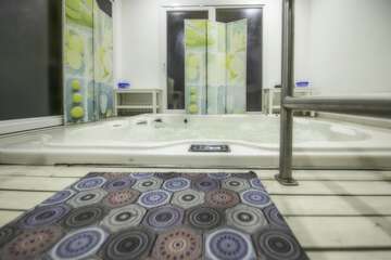 Indoor spa tub