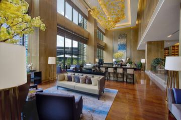 Lobby lounge