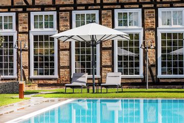 Indoor/outdoor pool