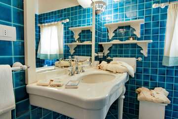 Bathroom sink