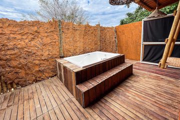 Private spa tub
