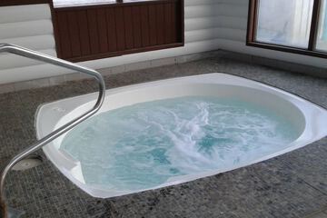 Indoor spa tub