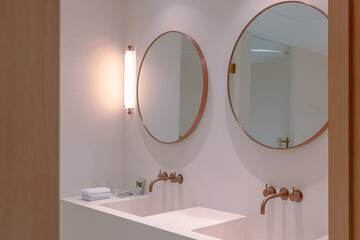 Bathroom sink