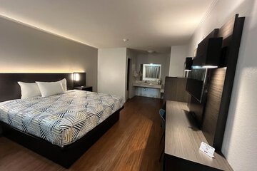 Room 32 of 33