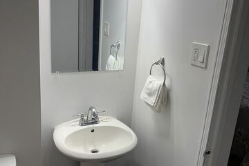 Bathroom sink