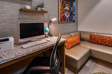 Business Center 34 of 44