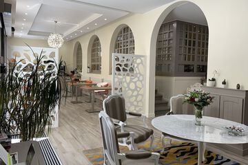 Lobby lounge