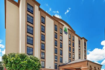 Holiday Inn Express & Suites Houston - Memorial Park Area by IHG