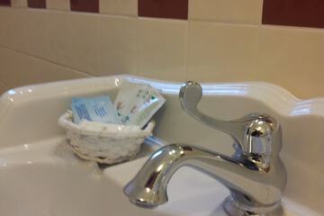 Bathroom sink
