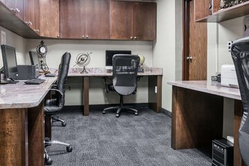 Business Center 43 of 45