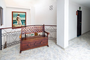 Handrails in hallways