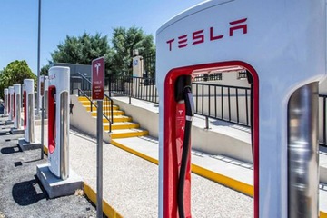 Electric vehicle charging station