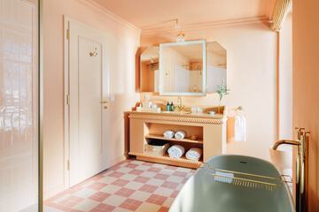 Bathroom amenities