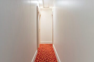 Handrails in hallways