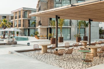 Poolside bar