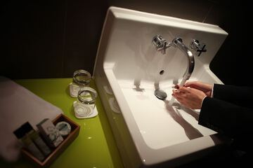 Bathroom sink
