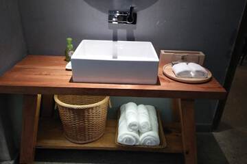 Bathroom sink