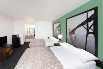 Room 11 of 18