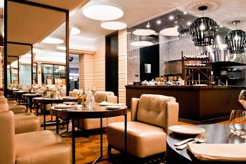 Lobby lounge