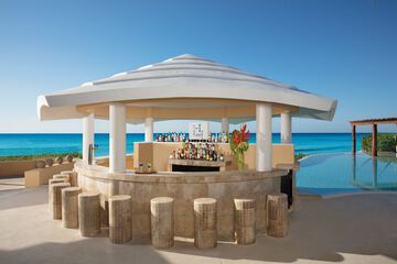 Poolside bar