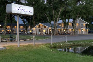 The Gunnison Inn at Dos Rios Golf Course