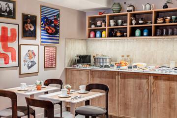 Breakfast area