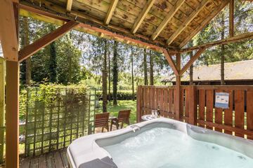Private spa tub
