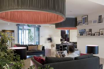 Lobby lounge