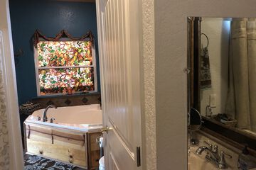 Deep soaking bathtub