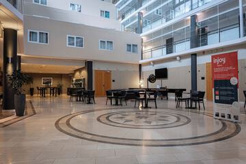 Lobby lounge