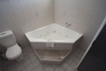 Jetted tub