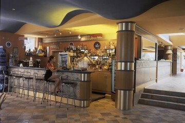 Sports bar