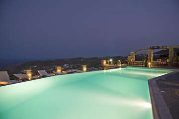 Infinity pool