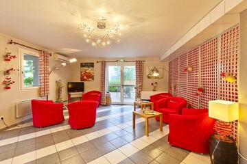 Lobby lounge