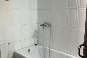 Deep soaking bathtub