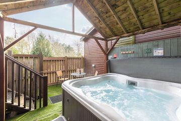 Private spa tub