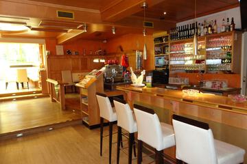 Sports bar