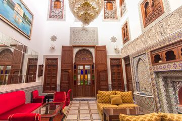 Lobby lounge