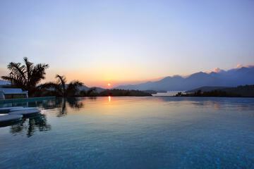 Infinity pool