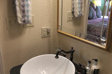 Bathroom sink