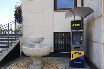 ATM/banking on site