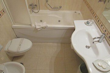 Jetted tub
