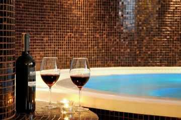 Indoor spa tub