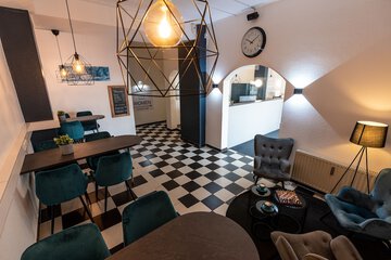 Lobby lounge