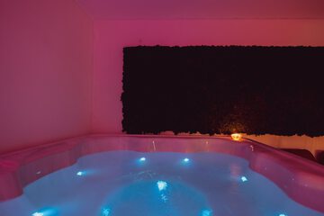 Indoor spa tub